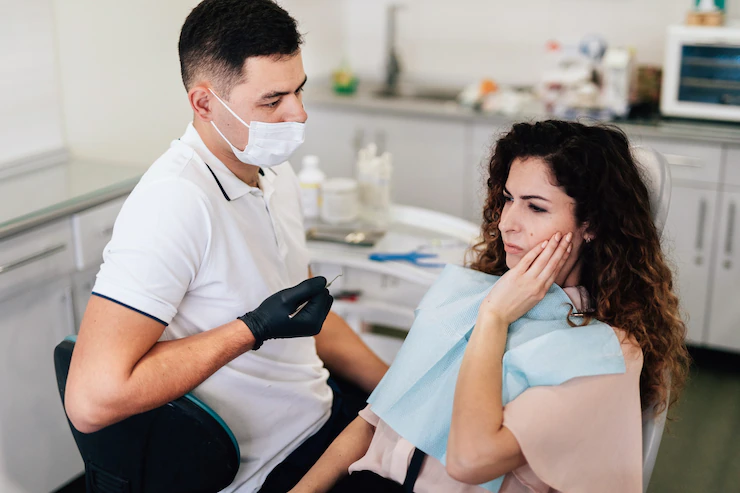 woman-with-toothache-dentist